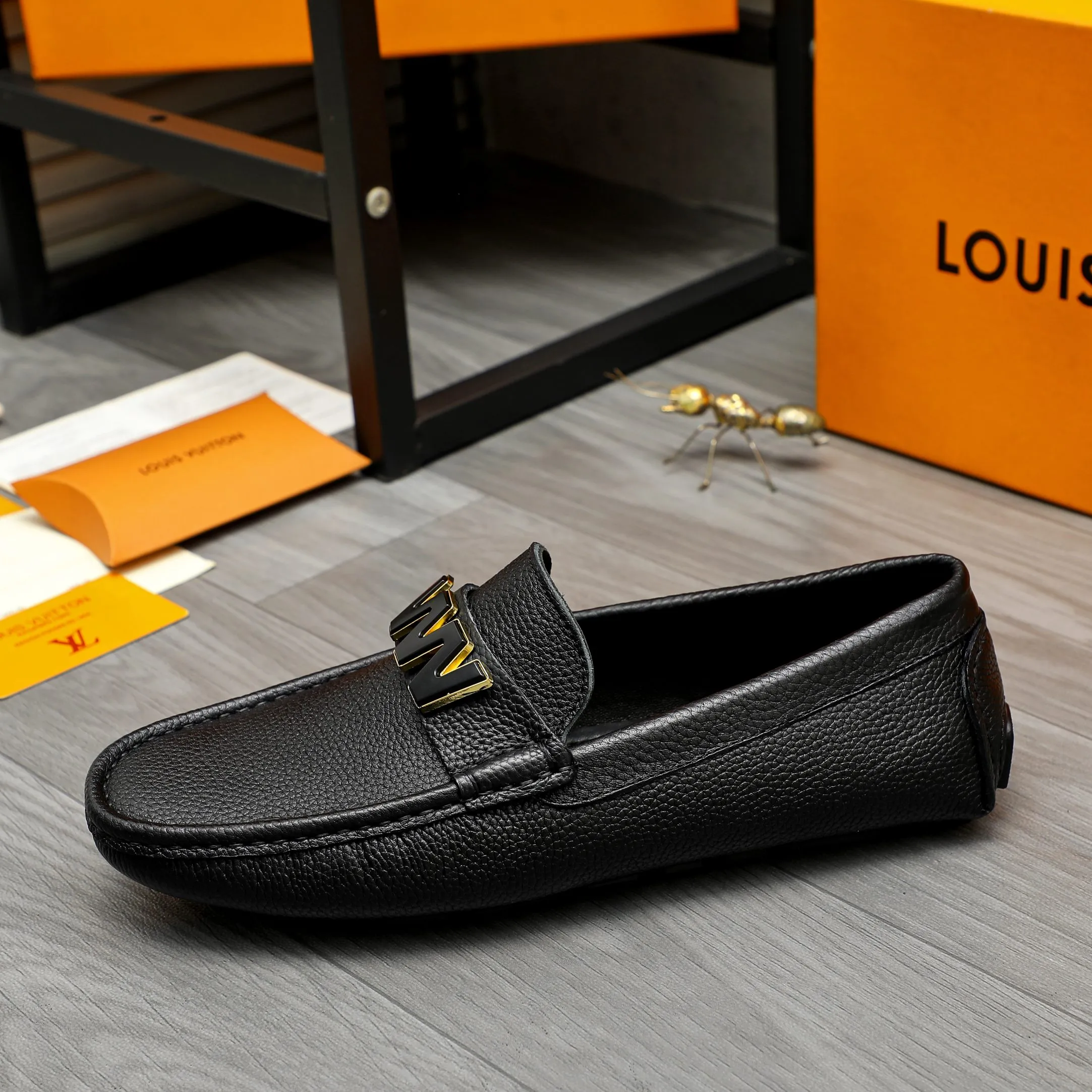 Men's shoes 💰420 Product trademark: LV "Louis Vuitton" casual slip-on shoes Regular size: 38-46 (45.46 custom-made, non-returnable) Product materials: Selected pebbled cowhide upper, sheepskin lining, original rubber outsole